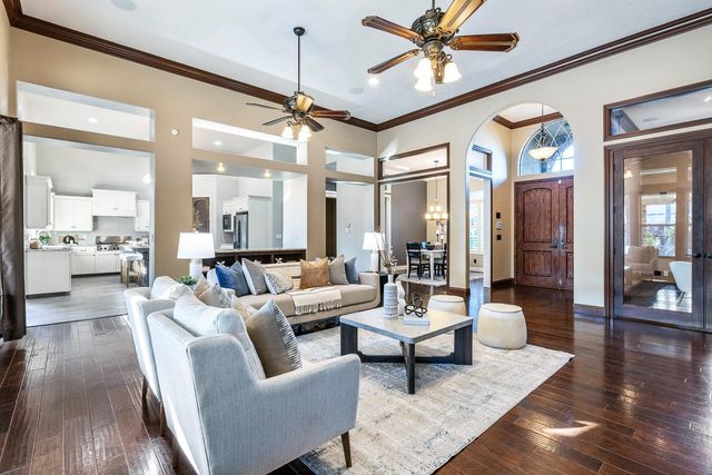 332 W Everglade Avenue, Clovis, CA 93619