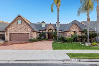 332 W Everglade Avenue, Clovis, CA 93619