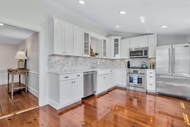25 Riverside Dr, Harwich, MA 02671