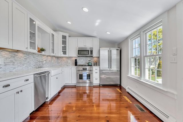 25 Riverside Dr, Harwich, MA 02671