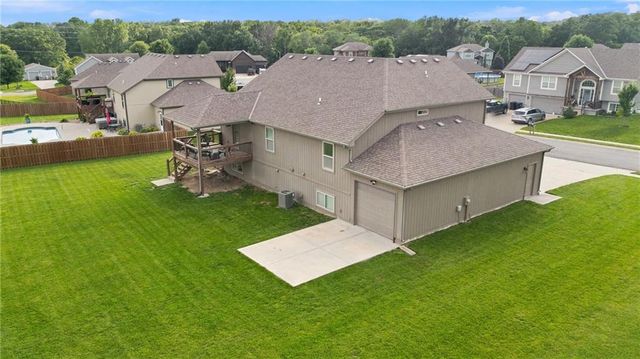 904 Papaw Lane, Pleasant Hill, MO 64080