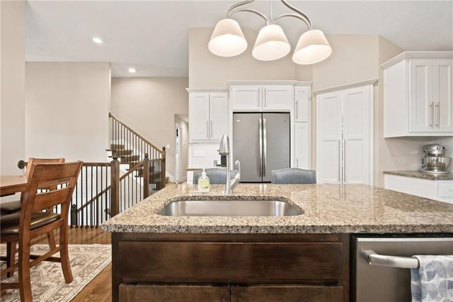 904 Papaw Lane, Pleasant Hill, MO 64080
