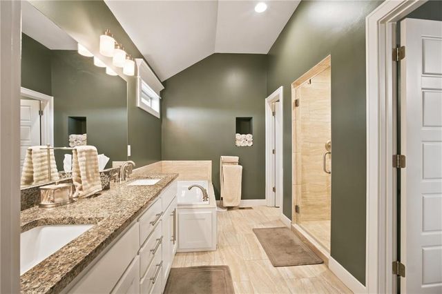 904 Papaw Lane, Pleasant Hill, MO 64080