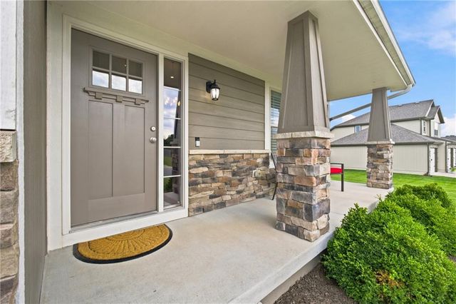 904 Papaw Lane, Pleasant Hill, MO 64080