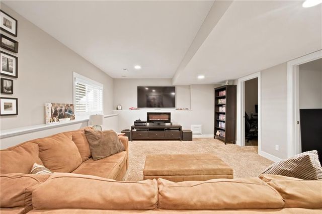 904 Papaw Lane, Pleasant Hill, MO 64080