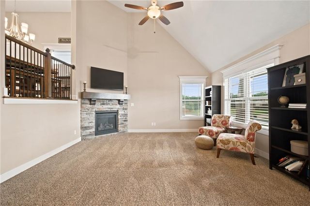 904 Papaw Lane, Pleasant Hill, MO 64080