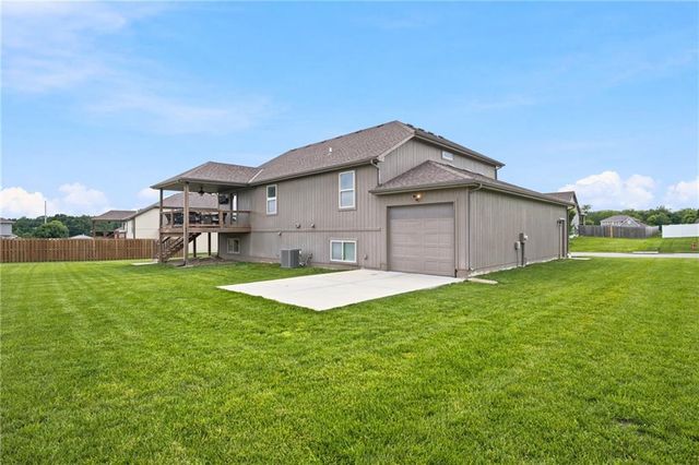 904 Papaw Lane, Pleasant Hill, MO 64080