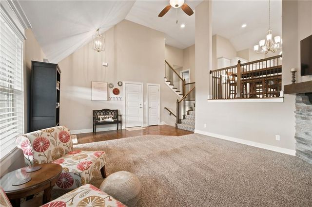 904 Papaw Lane, Pleasant Hill, MO 64080