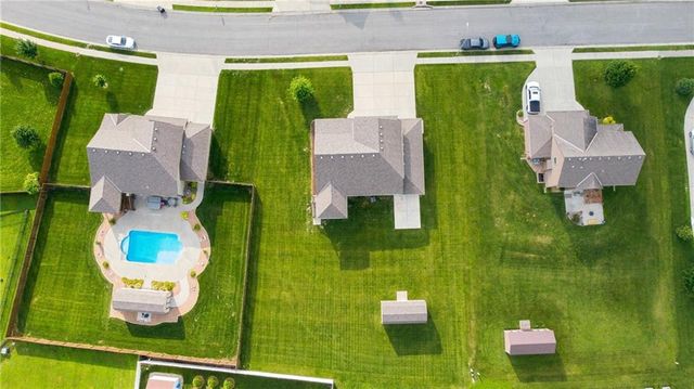 904 Papaw Lane, Pleasant Hill, MO 64080