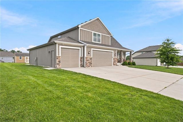 904 Papaw Lane, Pleasant Hill, MO 64080