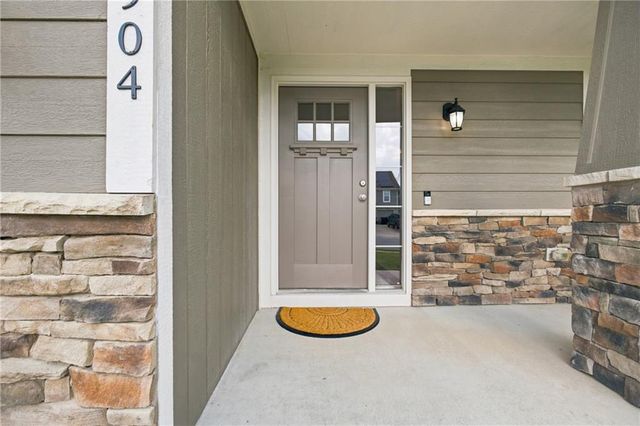 904 Papaw Lane, Pleasant Hill, MO 64080