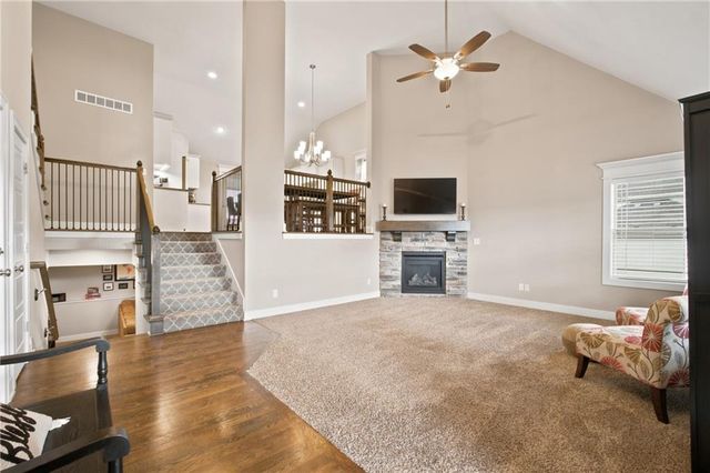 904 Papaw Lane, Pleasant Hill, MO 64080