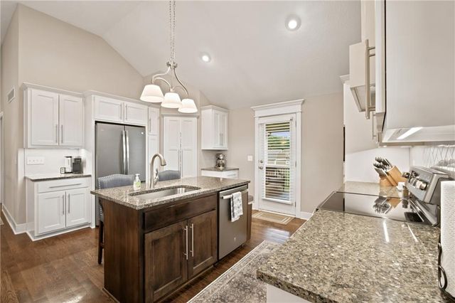904 Papaw Lane, Pleasant Hill, MO 64080