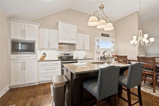 904 Papaw Lane, Pleasant Hill, MO 64080