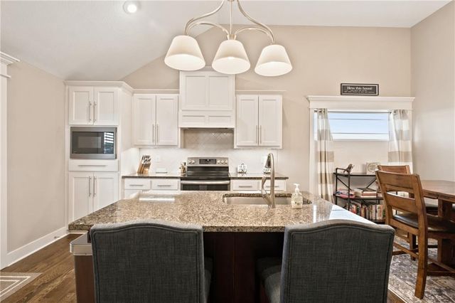 904 Papaw Lane, Pleasant Hill, MO 64080