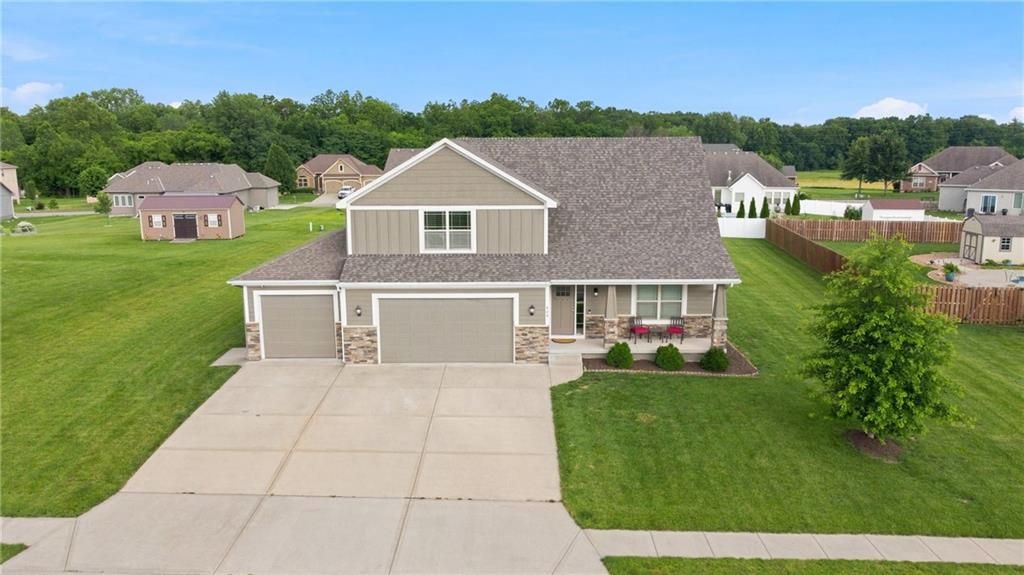 904 Papaw Lane, Pleasant Hill, MO 64080