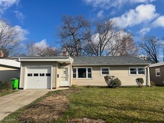 1697 Hawthorne Drive, Mayfield Heights, OH 44124