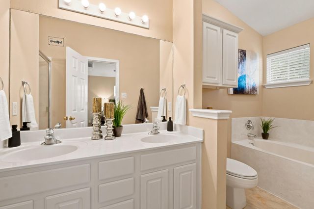 1900 Scofield Ridge PKWY 202, Austin, TX 78727