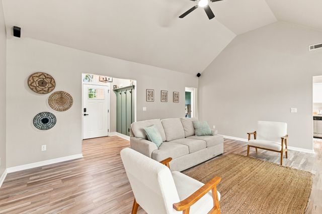 9389 Hi Lo Rd, Bon Aqua, TN 37025