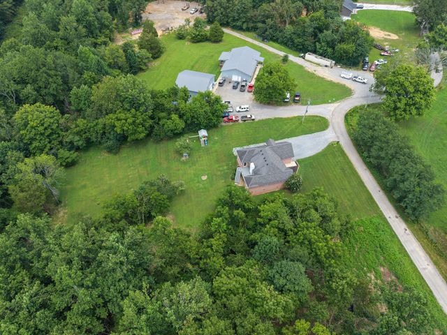 9389 Hi Lo Rd, Bon Aqua, TN 37025