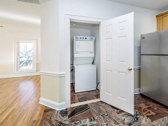 26 Summit Avenue 2, Sea Cliff, NY 11579