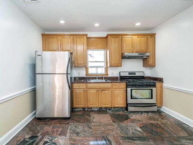 26 Summit Avenue 2, Sea Cliff, NY 11579