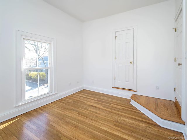 26 Summit Avenue 2, Sea Cliff, NY 11579