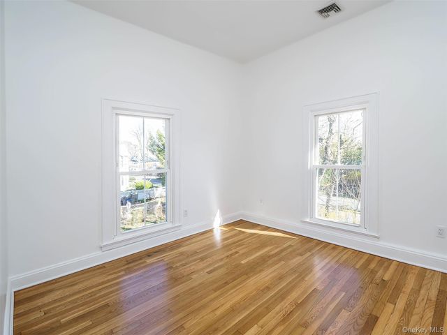 26 Summit Avenue 2, Sea Cliff, NY 11579