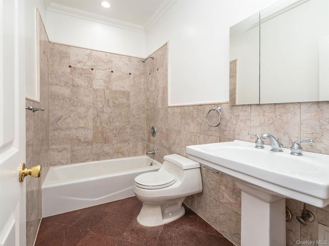 26 Summit Avenue 2, Sea Cliff, NY 11579