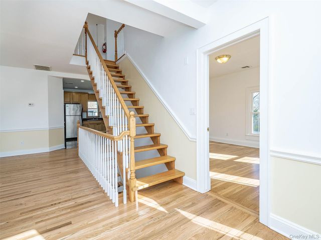 26 Summit Avenue 2, Sea Cliff, NY 11579