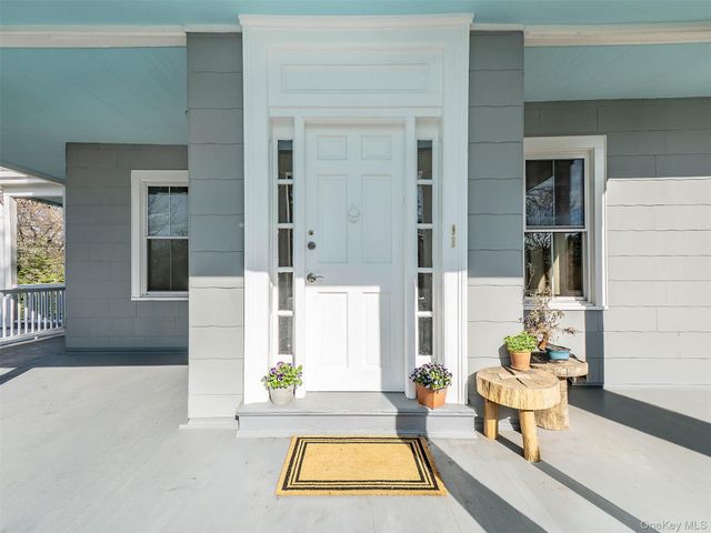 26 Summit Avenue 2, Sea Cliff, NY 11579