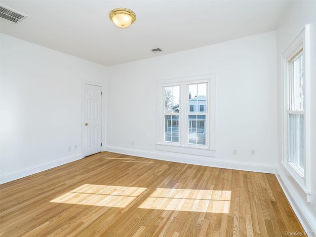 26 Summit Avenue 2, Sea Cliff, NY 11579