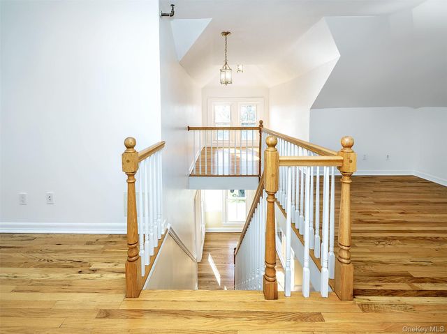 26 Summit Avenue 2, Sea Cliff, NY 11579