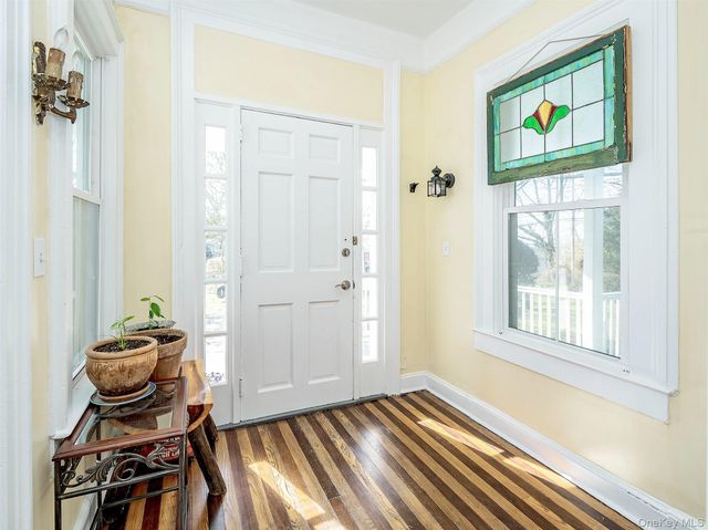 26 Summit Avenue 2, Sea Cliff, NY 11579