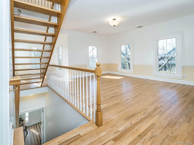 26 Summit Avenue 2, Sea Cliff, NY 11579