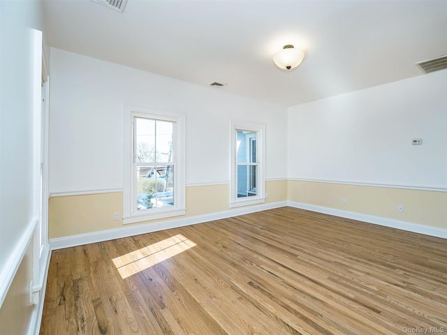 26 Summit Avenue 2, Sea Cliff, NY 11579