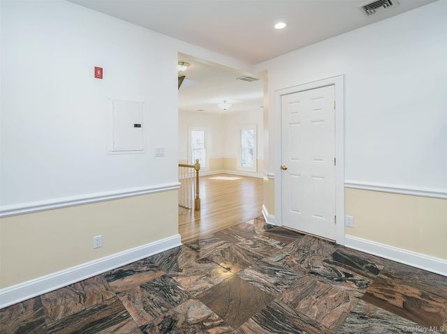 26 Summit Avenue 2, Sea Cliff, NY 11579