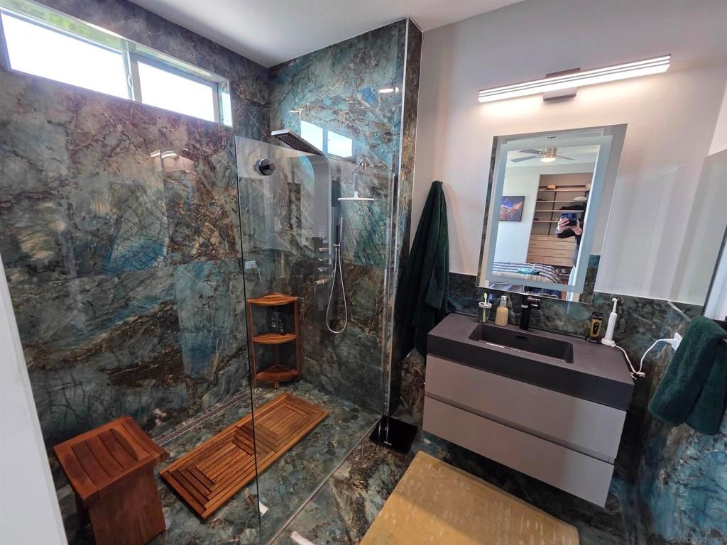 Image 4 of property listing at 13710 Calle Del Sol, Jamul, CA 91935