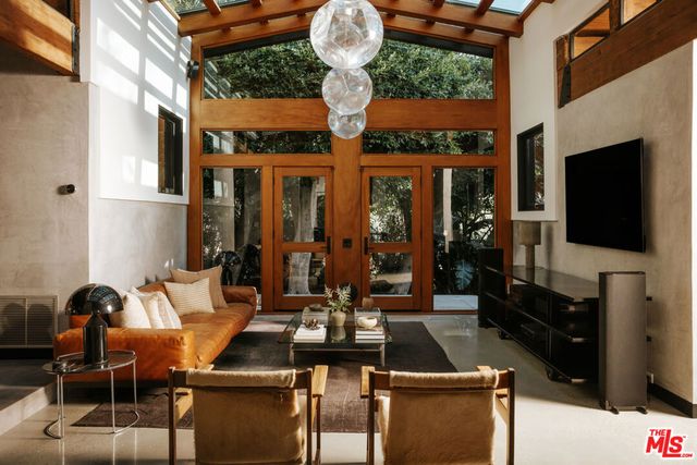 30464 Morning View Drive, Malibu, CA 90265