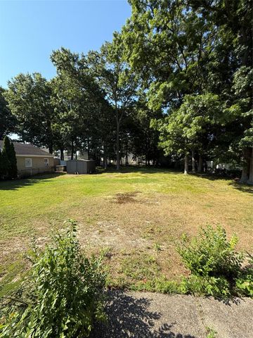 4 Sachs Street, Bay Shore, NY 11706