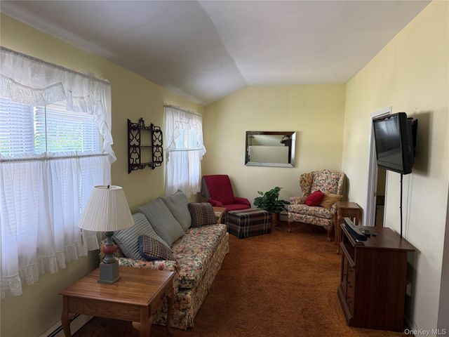 4 Sachs Street, Bay Shore, NY 11706