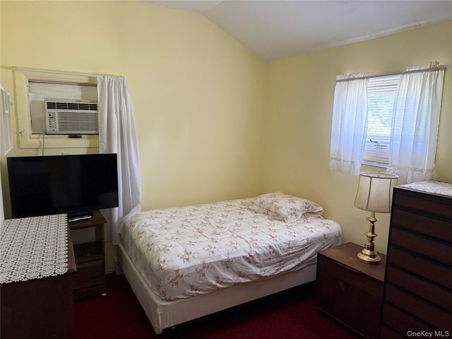 4 Sachs Street, Bay Shore, NY 11706