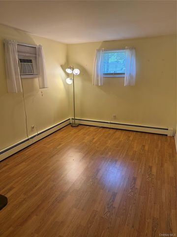 4 Sachs Street, Bay Shore, NY 11706