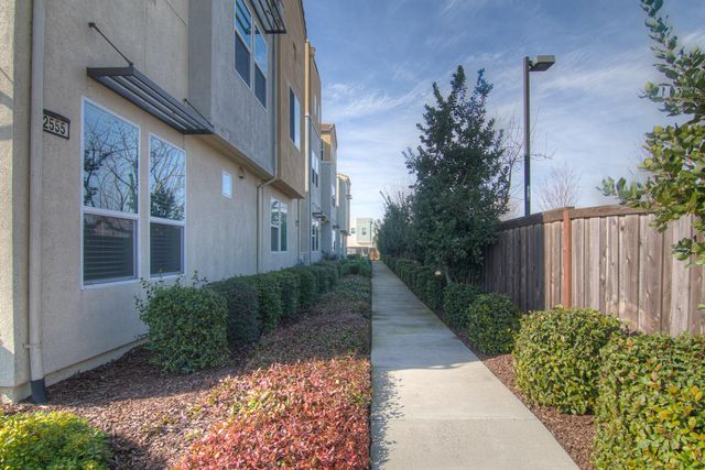 2555 Radar Ln, Sacramento, CA 95834