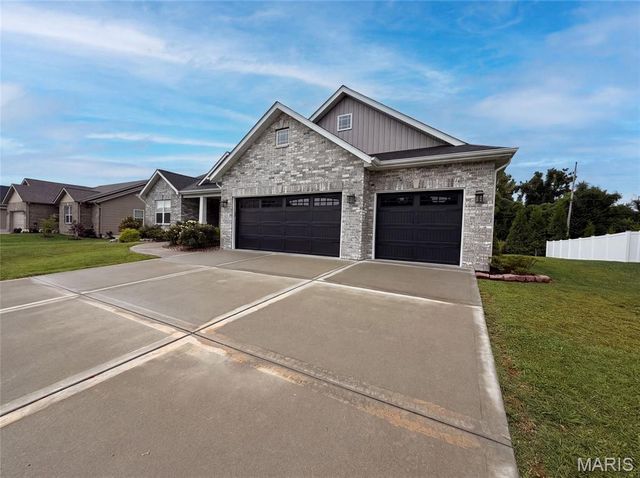 217 Emerald Way, Granite City, IL 62040