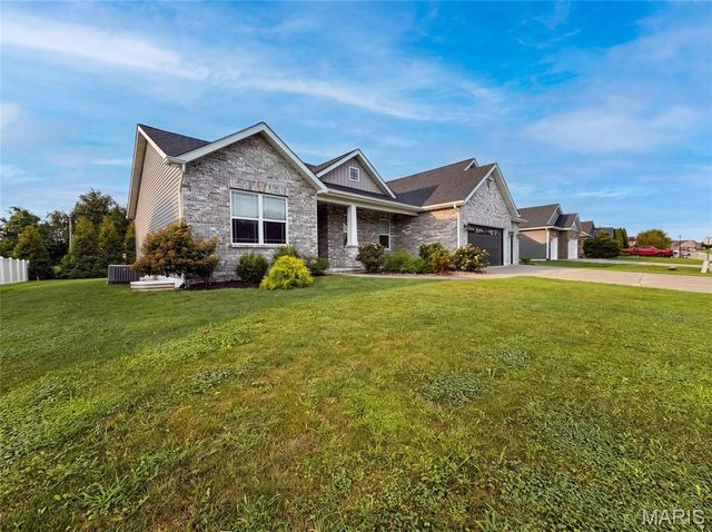 217 Emerald Way, Granite City, IL 62040