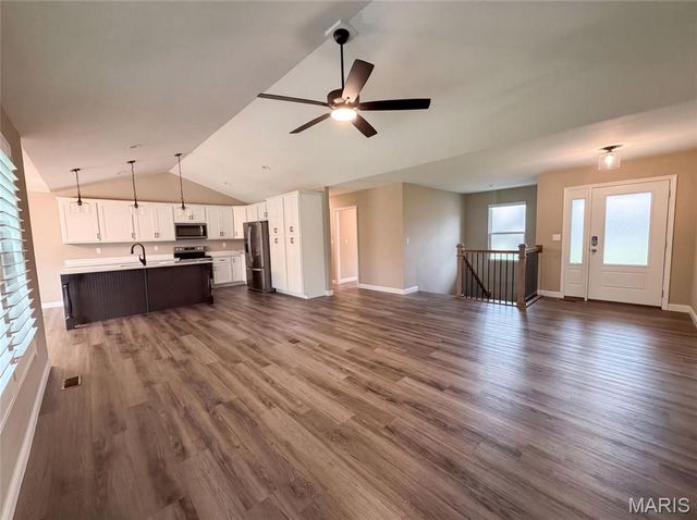 217 Emerald Way, Granite City, IL 62040