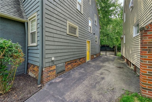 3534 Cedarbrook Road, University Heights, OH 44118
