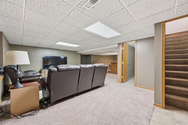1300 E Cresthill Rd, Derby, KS 67037
