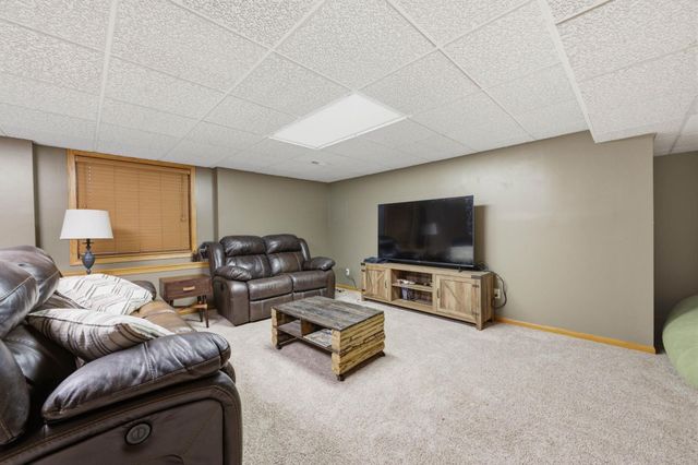 1300 E Cresthill Rd, Derby, KS 67037